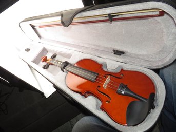 Beautiful Student Violin- 4/4 Size, Bow, And Case Extras