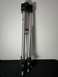 A BOGEN 3035 PROFESSIONAL TRIPOD