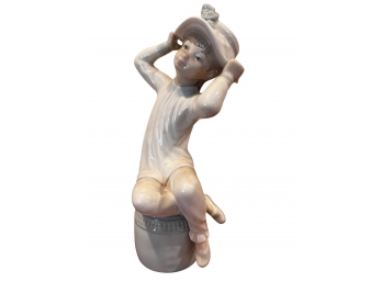 Lladro Girl With Hat Sitting On Stool- 1147- Glossy-retired