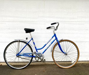 Vintage Schwinn Collegiate Bicycle With Chrome Mud Guards