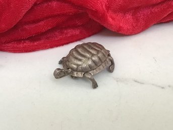 Vintage Turtle Broach Moveable Legs Head 11.00 Grams