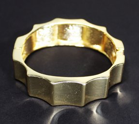 Vintage Gold Tone Hinged Bangle Bracelet