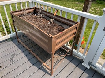 AN ALUMINUM OUTDOOR PLANTING TABLE WITH UNDERSHELF