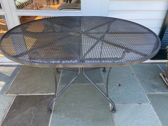 Woodard Wrought Iron Oval Mesh Patio Table With Umbrella Hole