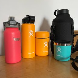 A Collection Of 5 Various Thermal Containers