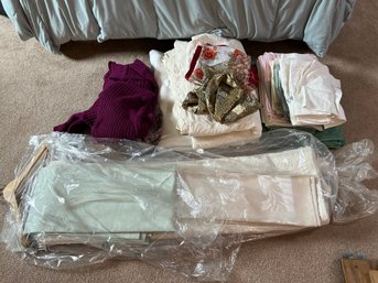 Large Lot Of Misc Linens, Tablecloths, Kingsize Bedspreads, Etc.