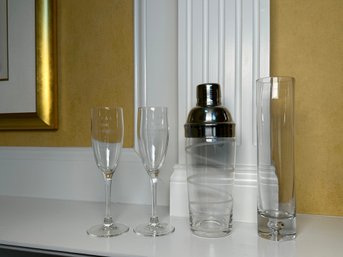 Etched Foxwoods 2000 Champagne Flutes & Glass Bar Shaker