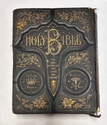 Incredible Vintage  Pictorial Family Bible 1900 With Ornate Gold Design CT/C3