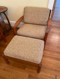 Danco MCM Chair 31.5x27x30 And Ottoman Foot Rest 26x12x19.5 All Original Cushions Solid Vintage Survivors