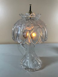 Vintage Crystal Boudoir Lamp With Daisies