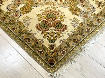 A Gorgeous Handknotted Indian Wool Carpet - Beautiful Condition!