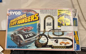Tyco Daredevil Cliff Hangers Electric Toy Race Track With 49 Pieces With Decals & Instructions 212 - A5