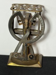 AN EARLY 20TH CENTURY LETTER SCALE