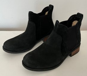 UGGS Slip On Shoe Boots ~ Size 7 1/2 ~