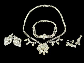 Elegant Rhinestone Jewelry Set With 2 Pairs Of Earrings