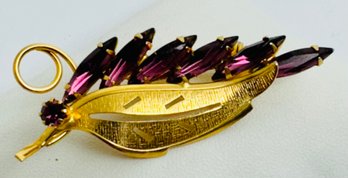 PRETTY GOLD TONE PURPLE RHINESTONE LEAF BROOCH