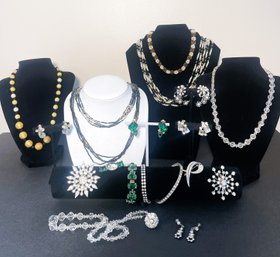 Vintage Jewelry With Seven Necklaces, Four Brooch's, Five Clip On Earrings, Three Bracelets And Ajustable Ring