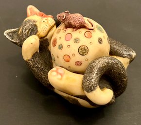 Vintage 2003 Gigglees Box - Feline Fling - Playful Cat With Ball & Mouse - Resin Trinket Box - 2.5 X 2 X 2 H