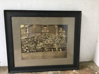 VINTAGE  LARGE ORIGINAL HARVARD UNIVERSITY BLK & WHT CLASS PHOTO IN OAK ARTS & CTAFTS MISSION FRAME