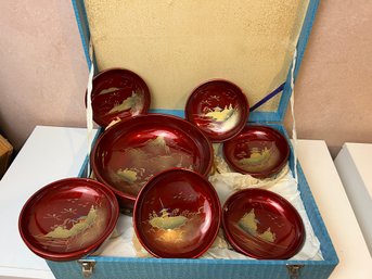 Japanese Hand-Painted Set Of Six Red Lacquered Bowls & One Large Bowl In Presentation Case