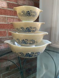 Set Of 4 Pyrex Bowls