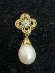 BEAUTIFUL 10K GOLD DIAMOND ACCENT PEARL DROP PENDANT