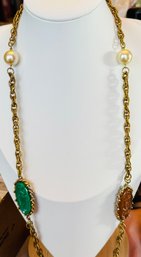 VINTAGE SIGNED KARU ARKE MOLDED INTAGLIO FAUX PEARL GOLD TONE NECKLACE