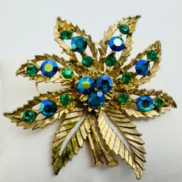 VINTAGE TEXTURED GREEN/BLUE AURORA GOLD TONE RHINESTONE FLOWER BROOCH