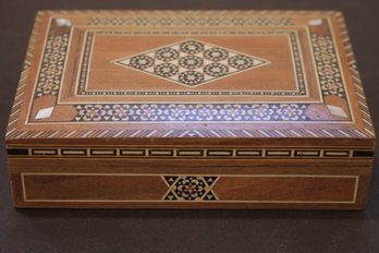 BEAUTIFUL INLAY WOODEN BOX