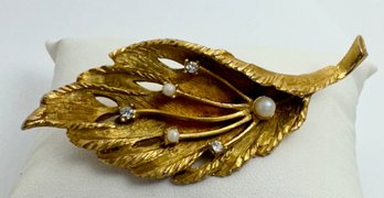 VINTAGE GOLD TONE FAUX PEARL RHINESTONE LEAF BROOCH