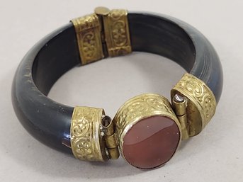 VINTAGE TRIBAL NATURAL BLACK HORN & CARNELIAN HINGED BANGLE BRACELET