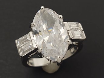 VINTAGE STERLING SILVER LARGE WHITE CZ STONE COCKTAIL RING