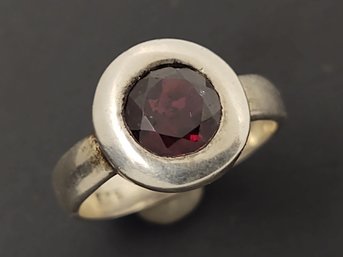 VINTAGE STERLING SILVER GARNET RING