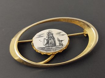 VINTAGE GOLD TONE SCRIMSHAW BROOCH