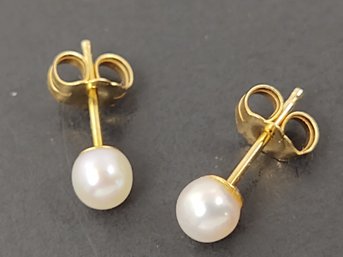 VINTAGE 14K GOLD 4mm PEARL STUD EARRINGS