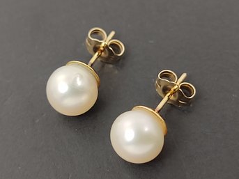 VINTAGE 14K GOLD 7.5mm PEARL STUD EARRINGS