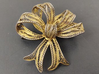 ANTIQUE GOLD WASH 800 SILVER FILIGREE BOW RIBBON BROOCH