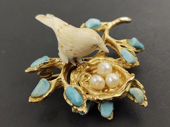 VINTAGE GOLD TONE NATURAL MATERIAL BIRD WITH NATURAL PEARLS IN NEST BROOCH