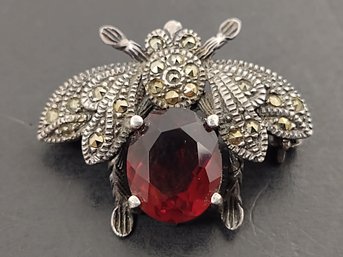 VINTAGE STERLING SILVER MARCASITE GARNET BUMBLE BEE BROOCH / PENDANT