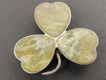 VINTAGE STERLING SILVER GREEN JASPER 3 LEAF CLOVER BROOCH