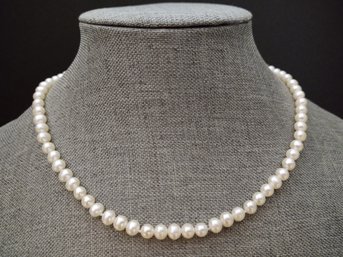 VINTAGE STERLING SILVER PEARL NECKLACE