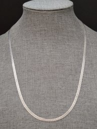 VINTAGE ITALIAN STERLING SILVER DIAMOND CUT PATTERN HERRINGBONE NECKLACE