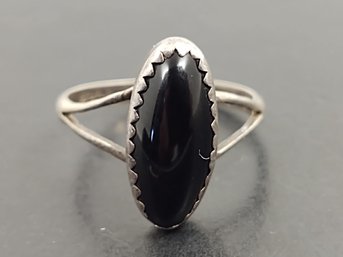 VINTAGE NATIVE AMERICAN STERLING SILVER ONYX RING