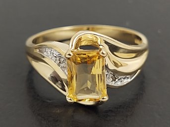 VINTAGE 10K GOLD CITRINE & DIAMOND RING