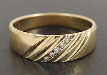 VINTAGE 14K GOLD DIAMOND BAND RING