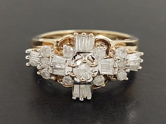 VINTAGE 10K GOLD DIAMOND CLUSTER RING