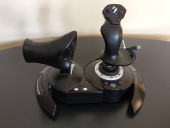 Thrustmaster T.Flight Hotas One Joystick (Xbox/PC)