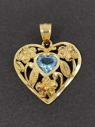 BEAUTIFUL VINTAGE 10K GOLD BLUE TOPAZ HEART PENDANT W/ FLOWERS