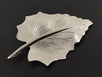 VINTAGE STERLING SILVER LEAF BROOCH