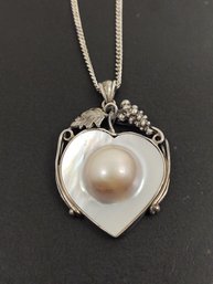 VINTAGE STERLING SILVER MOTHER OF PEARL PENDANT NECKLACE